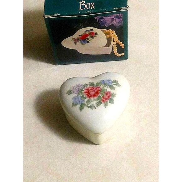 VINTAGE PORCELAIN JEWELRY BOX , TRINKET BOX - Picture 2 of 3